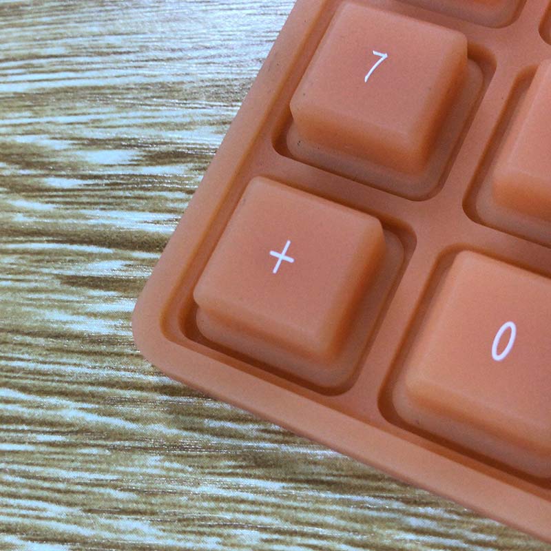 設(shè)計(jì)凹槽配合產(chǎn)品機(jī)殼固定硅膠按鍵